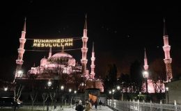 Vatandaşlar ilk teravih namazı için camilere akın ettiler! ‘Dünyada bir yolcu gibi ol’
