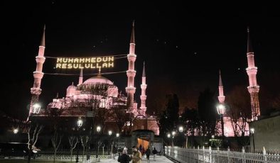 Vatandaşlar ilk teravih namazı için camilere akın ettiler! ‘Dünyada bir yolcu gibi ol’