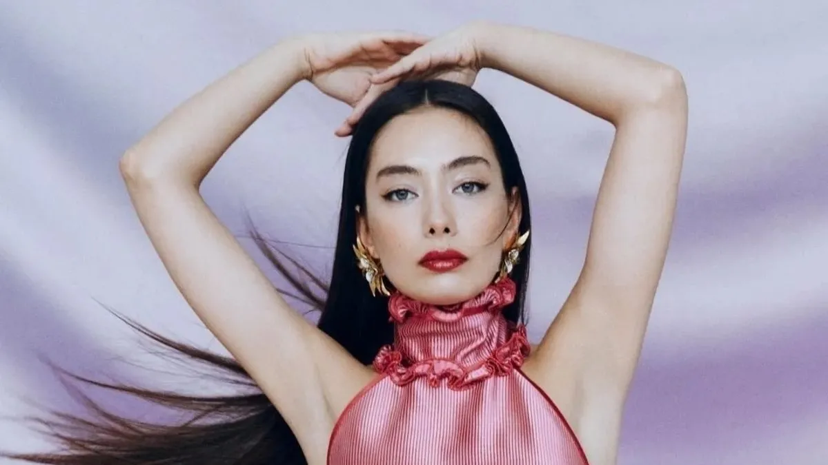 3 aylık hamile Neslihan Atagül’ün annesine bakın! Meğer Rus güzeliymiş…