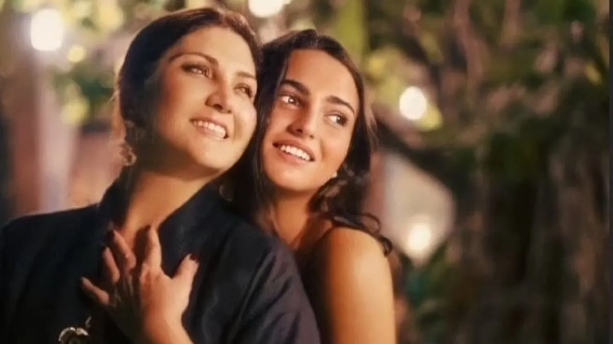 Sibel Can ile Hakan Ural’ın güzeller güzeli kızı Melisa Ural son pozu ile yaktı geçti! Siyah derin dekolteli elbisesiyle…