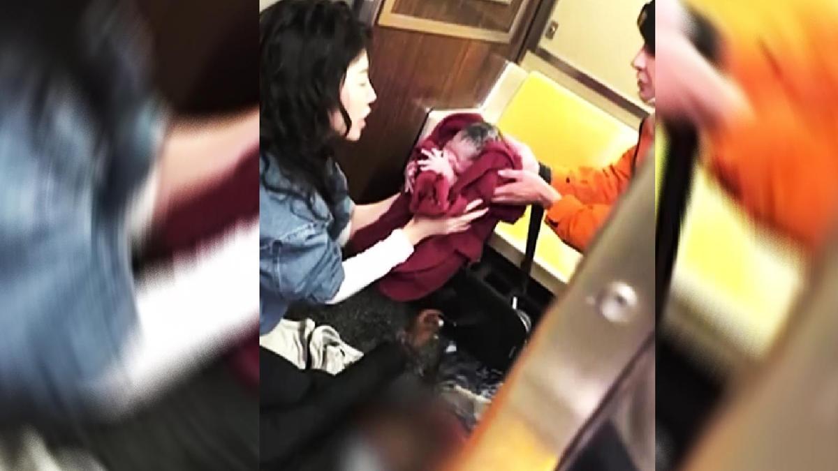 O ANLAR… Metroda doğum yaptı! ‘Bu bir mucize’